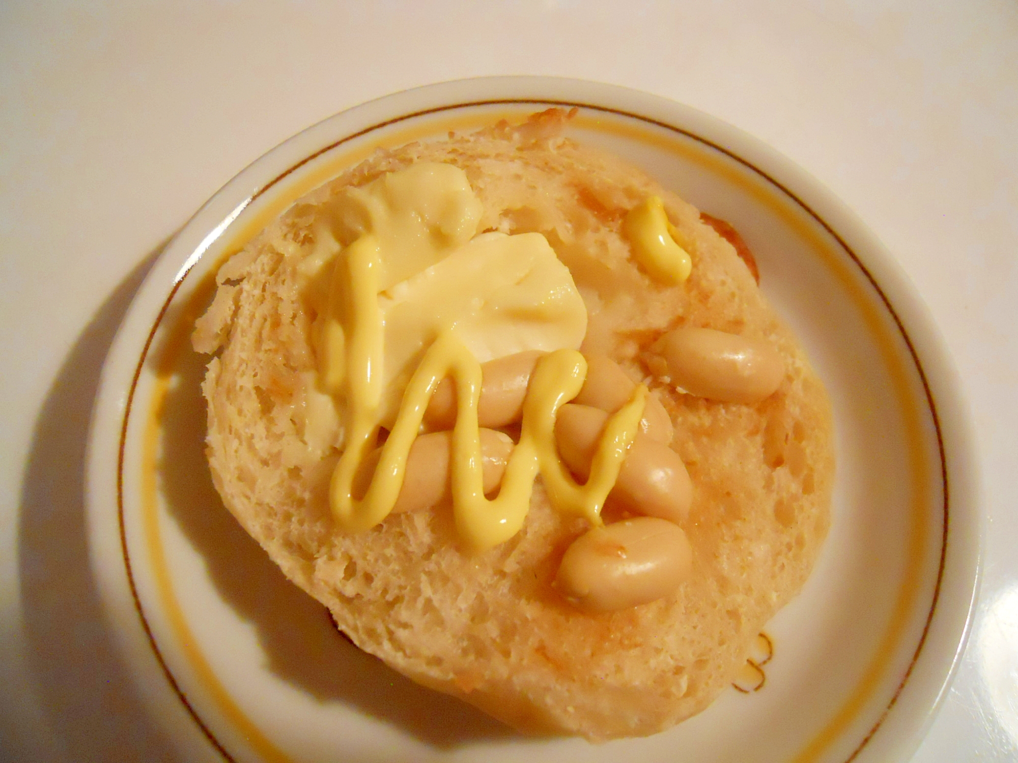 丸パンで☆ピーナッツ＆チーズ　マヨ生姜トースト