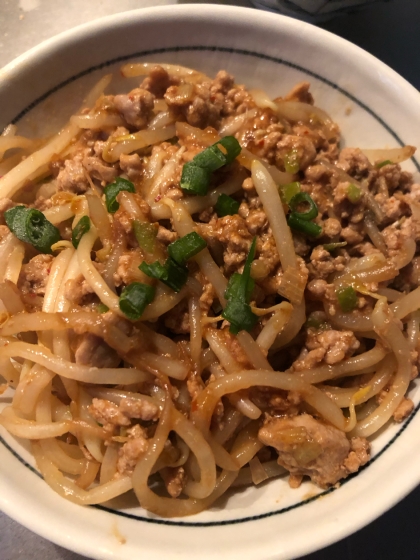 ボリューム満点♪もやしと豚ひき肉の簡単ヘルシー丼