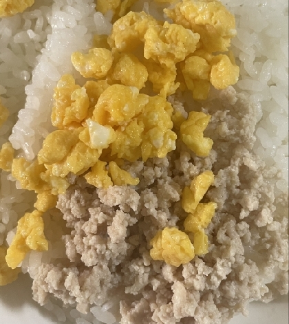 二色丼　鶏そぼろ　いりたまご