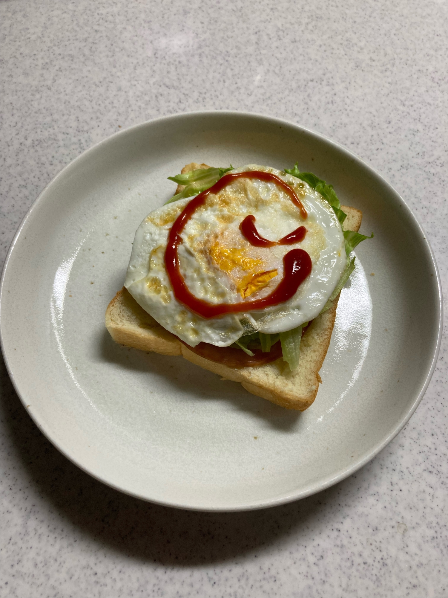 目玉焼きのオープンサンド