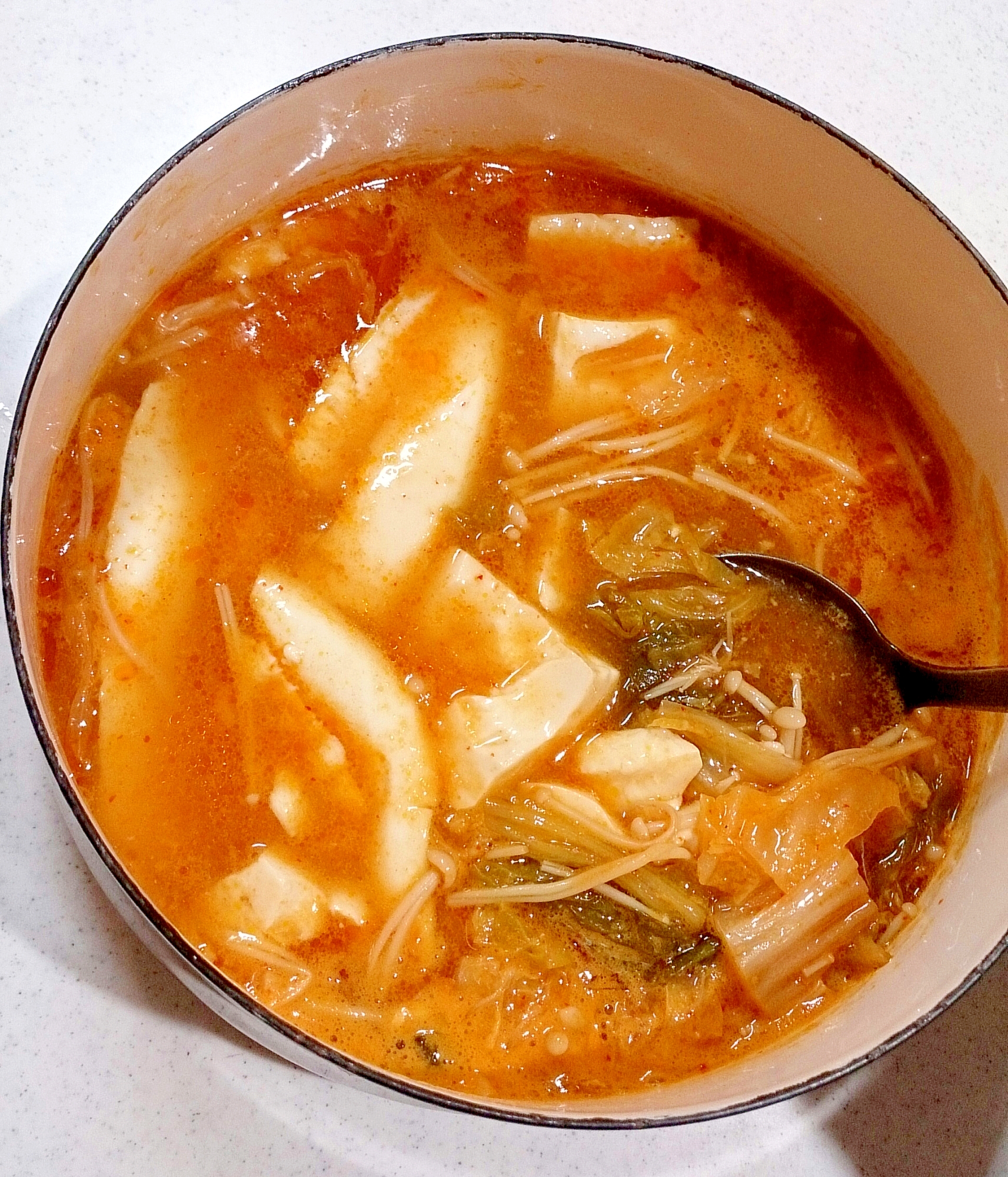 キムチ鍋つゆの素で絹ごし豆腐のスープ