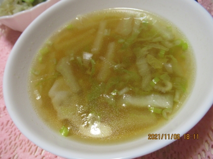 白菜とワンタンの中華風スープ
