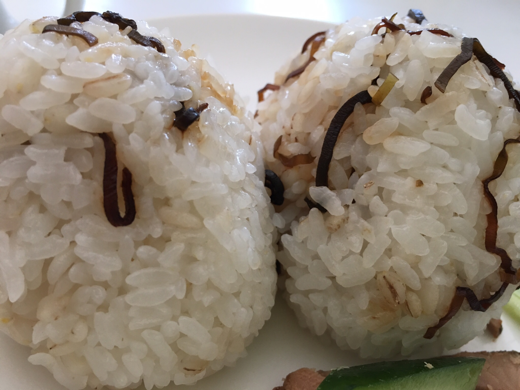 塩昆布と柚子こしょうの焼きおにぎり