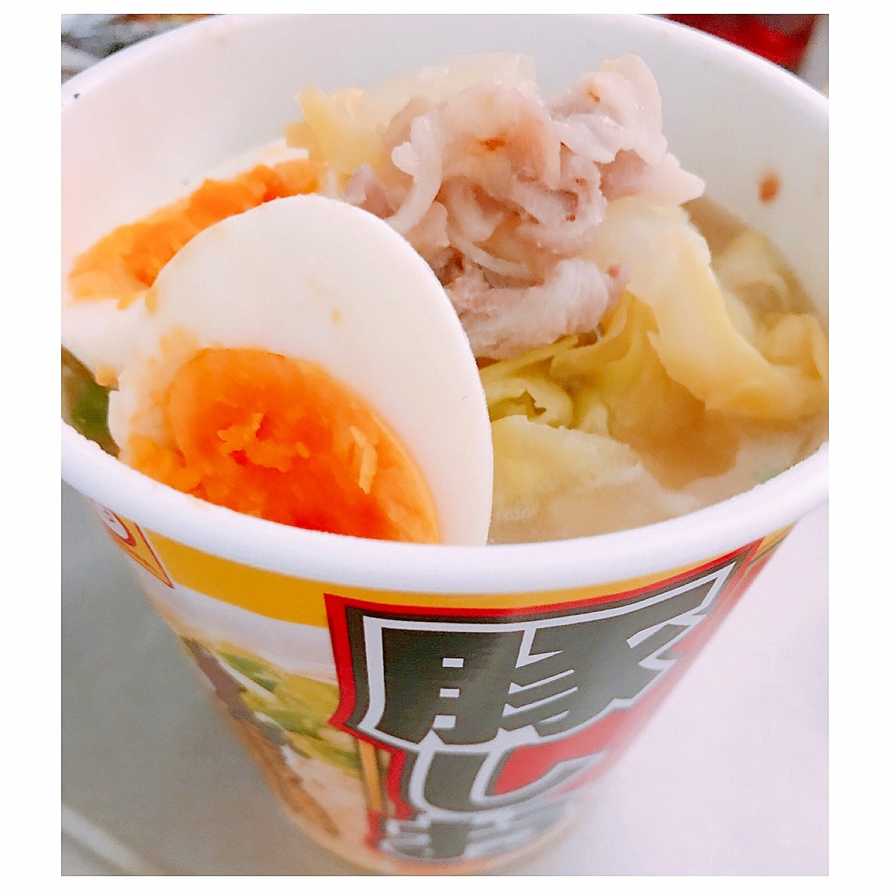 肉野菜炒めのせ♡ボリュームUPカップ麺！