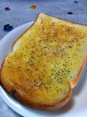 ピリっと美味しい❤ブラックペッパートースト☆