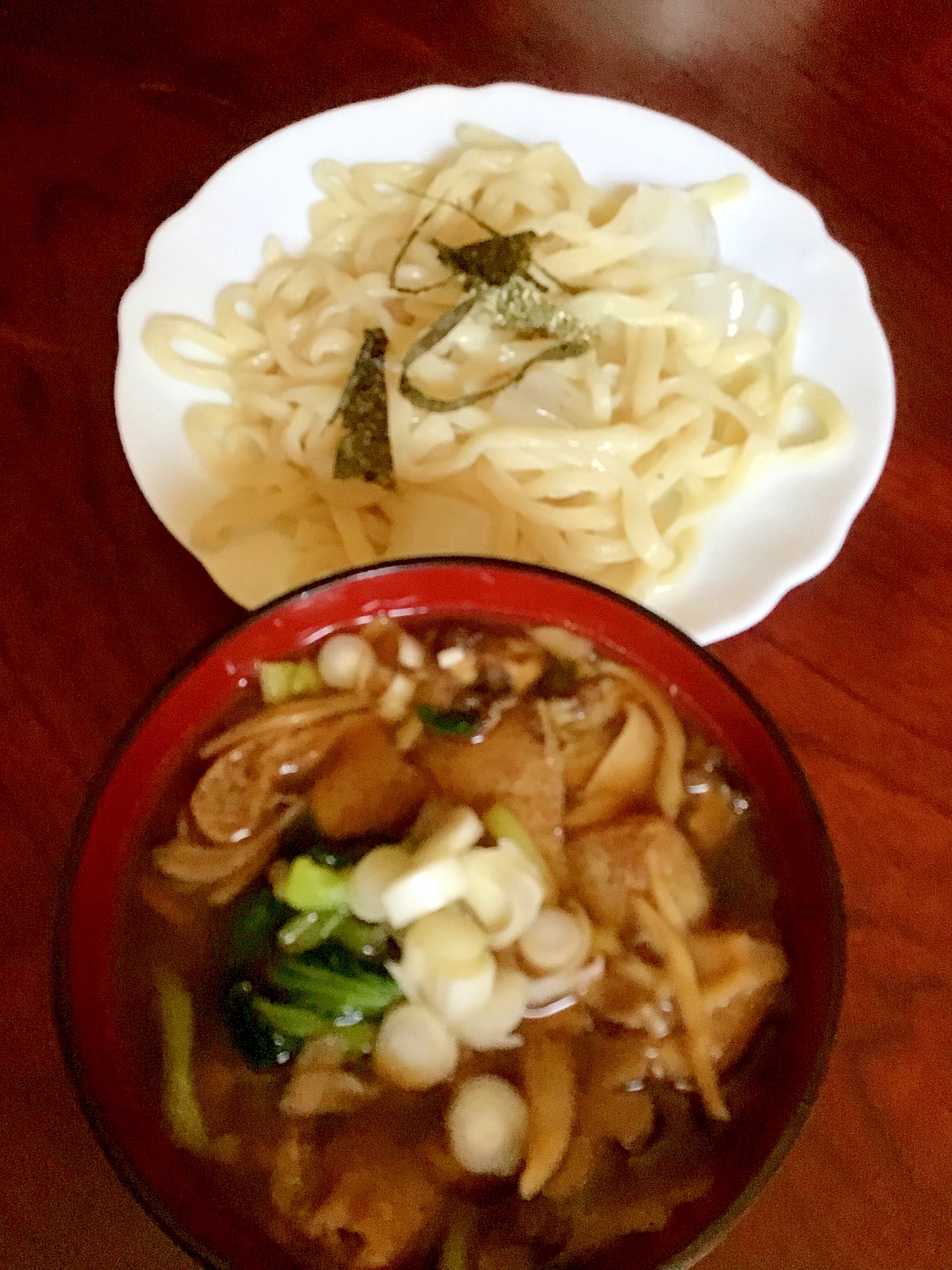 舞茸と雪菜と油揚げのつけ汁うどん。