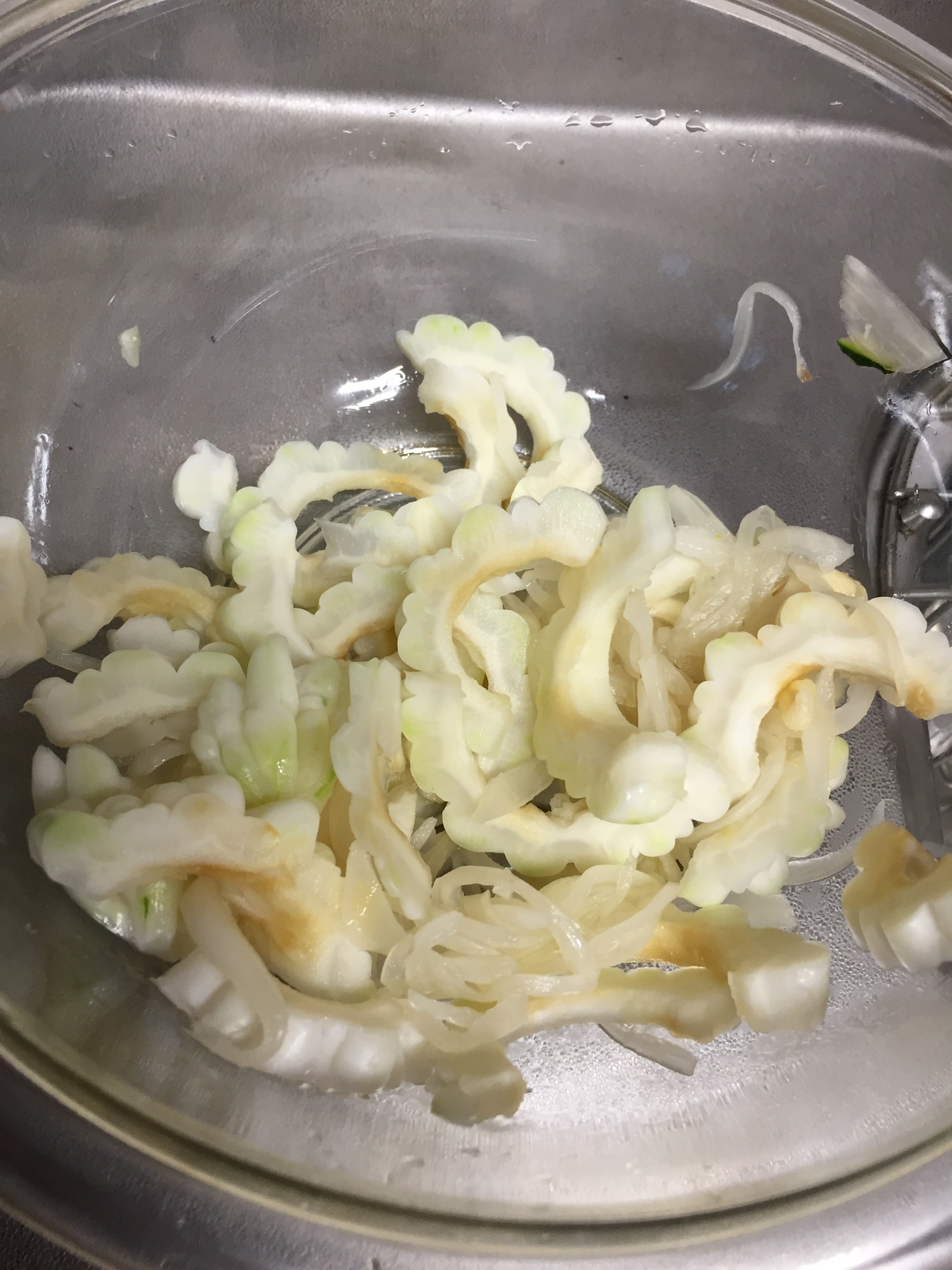 白ゴーヤと玉ねぎの酢和えサラダ レシピ 作り方 By へんてこへんてこママ 楽天レシピ