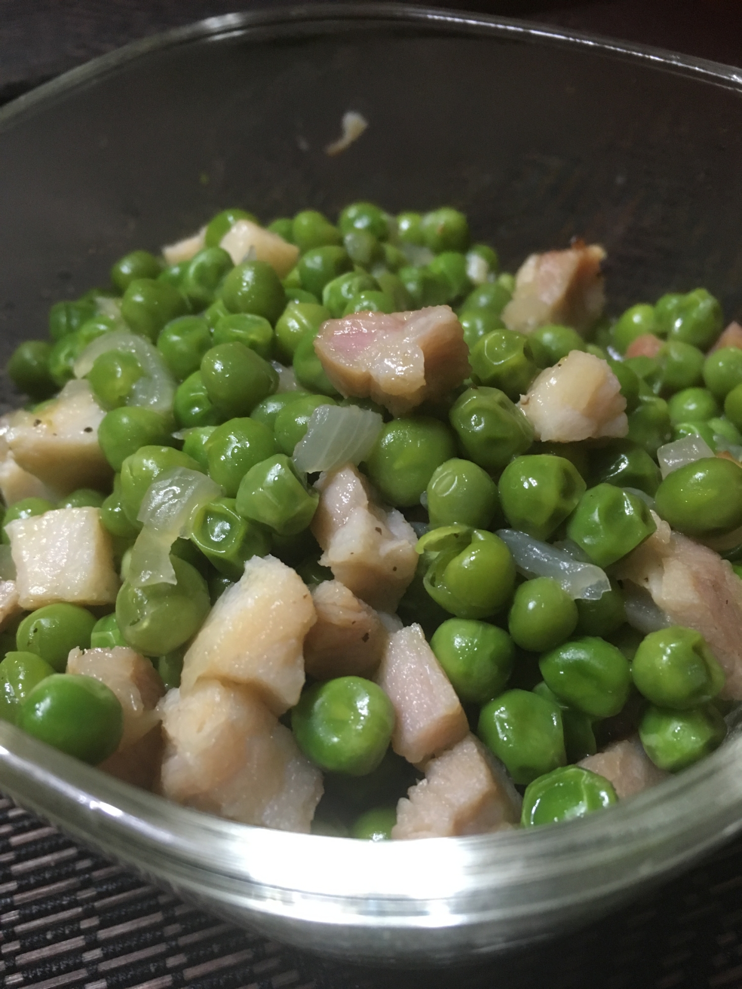 青豆の温サラダ風 グリーンピースです。