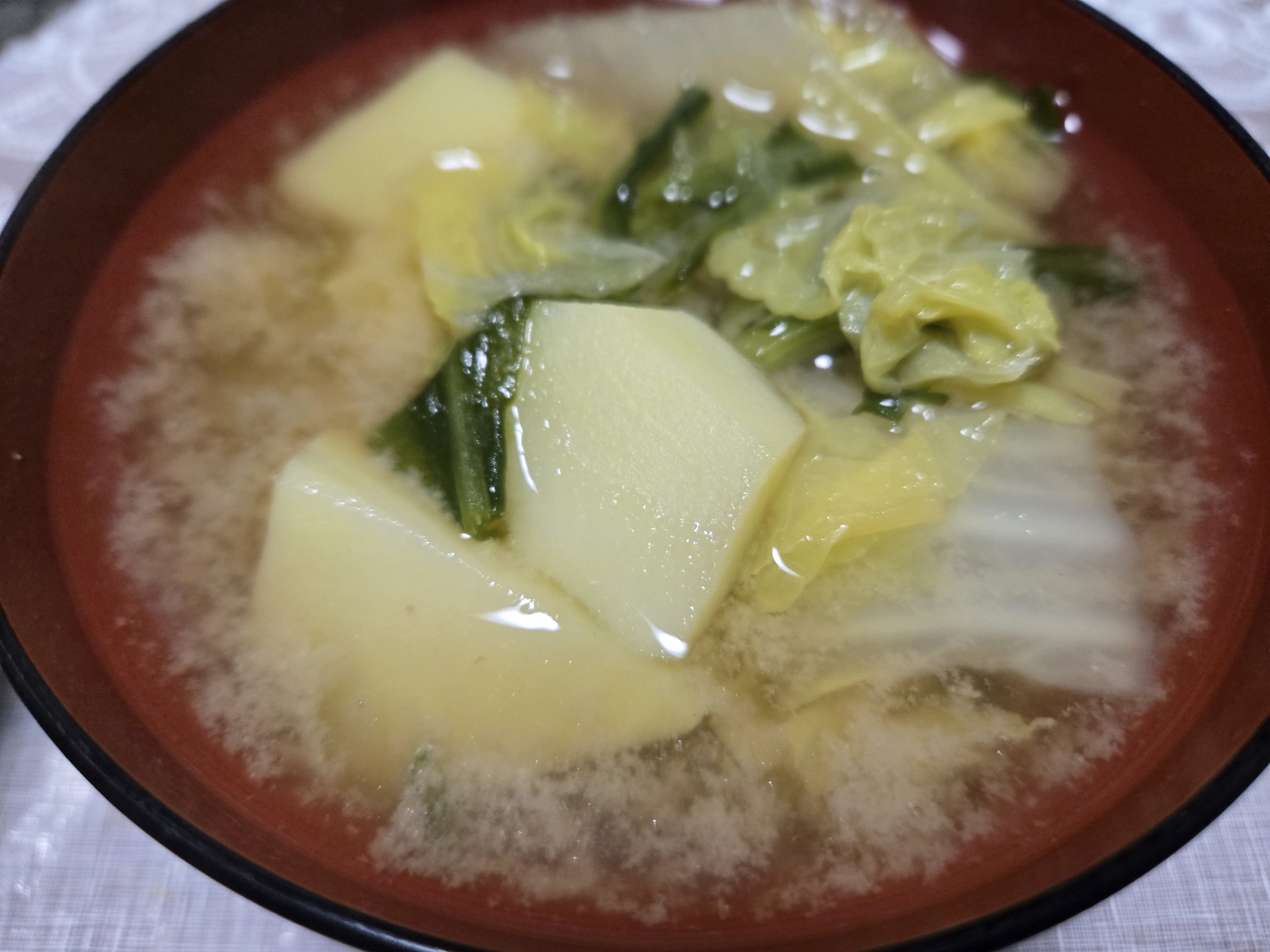 じゃがいもと白菜のお味噌汁