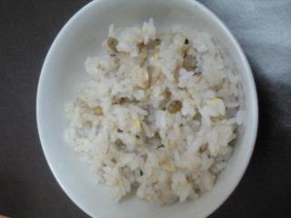 雑穀米をご飯に入れて炊くだけなので簡単ですね♪
美味しい＆健康なので続けて食べています☆
ご馳走さまでした～