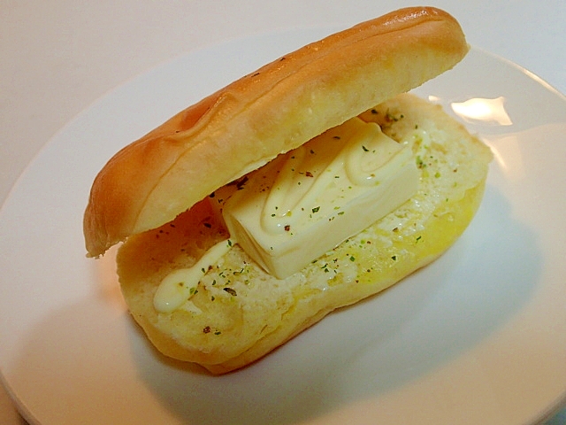 ベビーチーズ・サンド・クリームパン