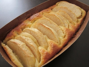 ホットケーキミックスで作るりんごのパウンドケーキ
