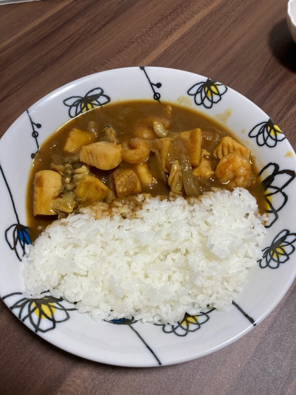 少しシャバシャバになっちゃいましたが、美味しいシーフードカレーができました！