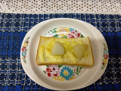 チーズトーストアレンジ 梨のせてシナモンかけて