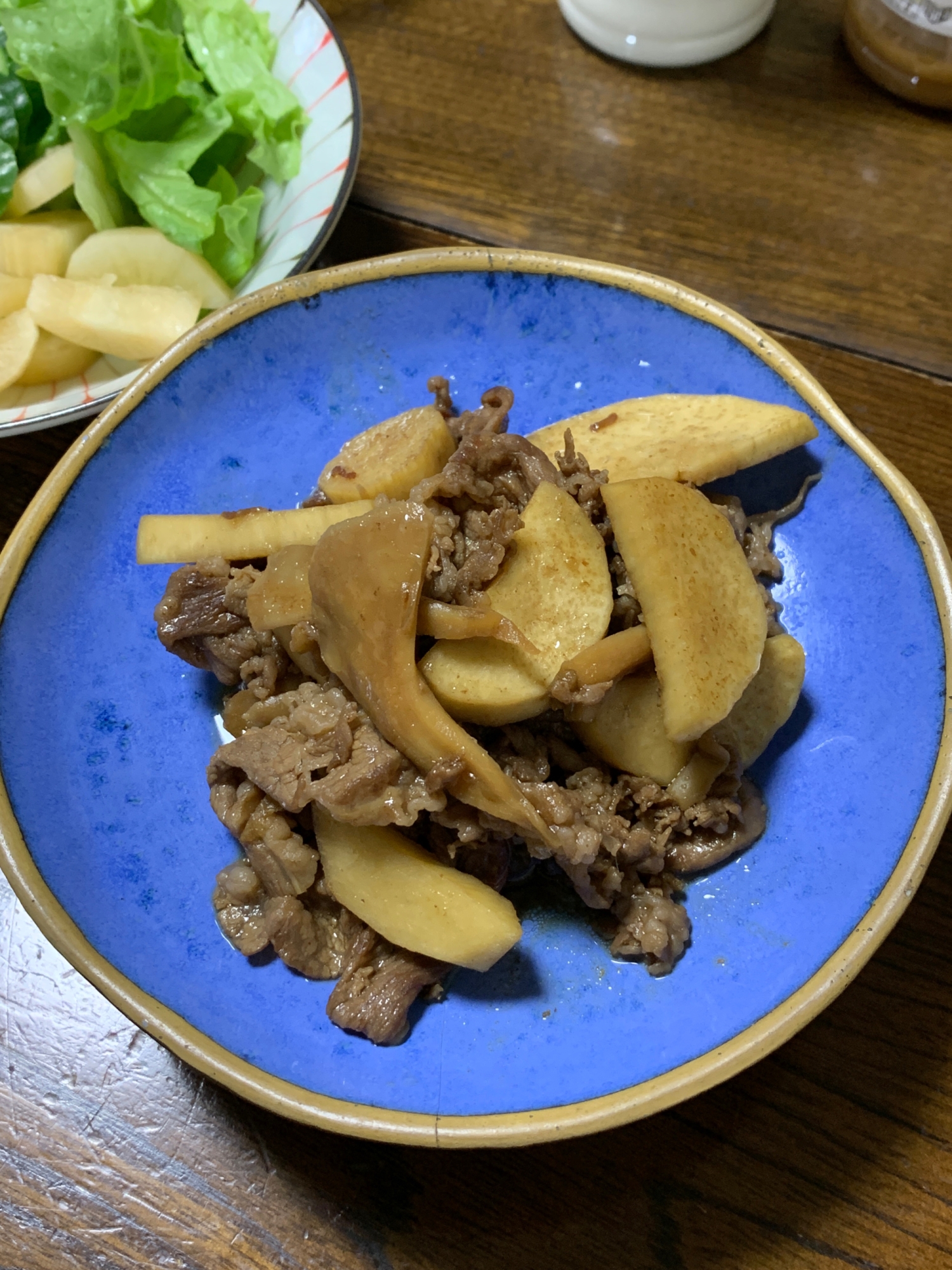 海老芋と牛細切れ肉と舞茸の炒め物