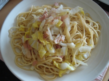 ベーコンの油と、バターと醤油の風味が白菜にほんのり移り、白菜の食感ととってもあって、おいしかったです。ありがとうです。ガッツリいただきました。うまうま（＾ｐ＾）