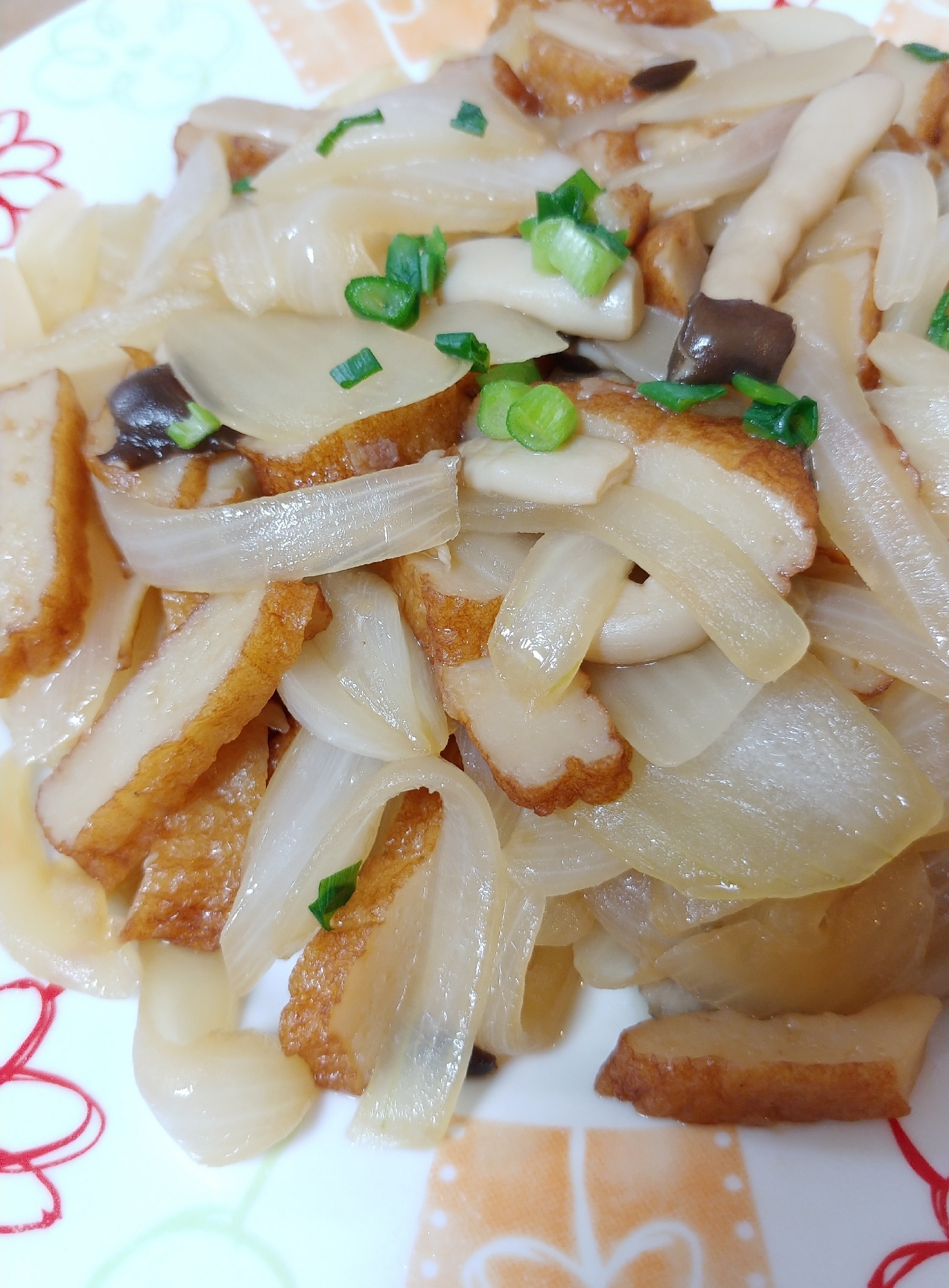 さつま揚げと玉ねぎ　しめじの味ぽん炒め♪