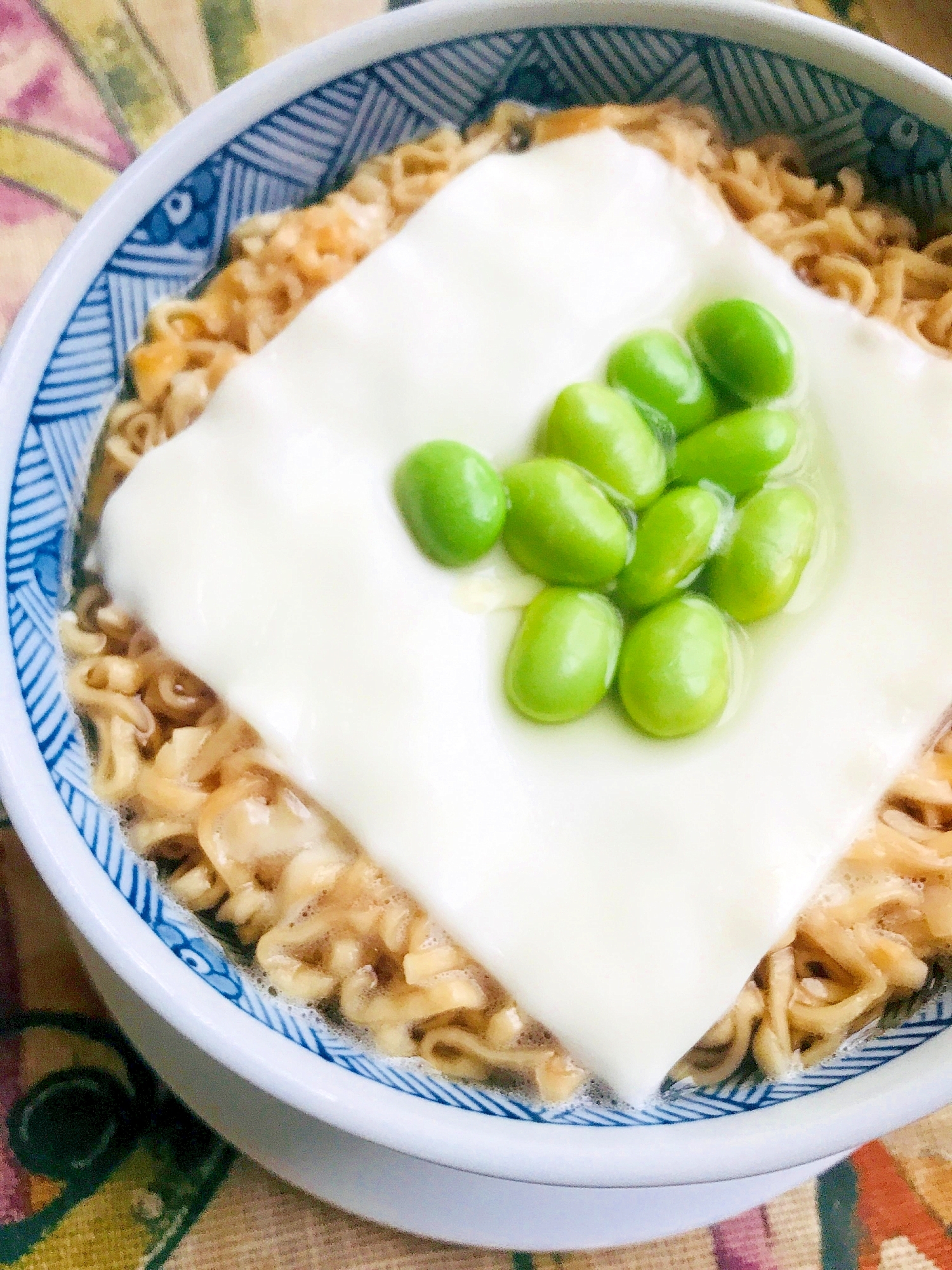 アレンジチキンラーメン●枝豆＆スライスチーズ