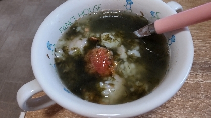 お茶漬けの素がなかったので参考にしました。
前日食べなかったおにぎりをお茶漬けにしました。