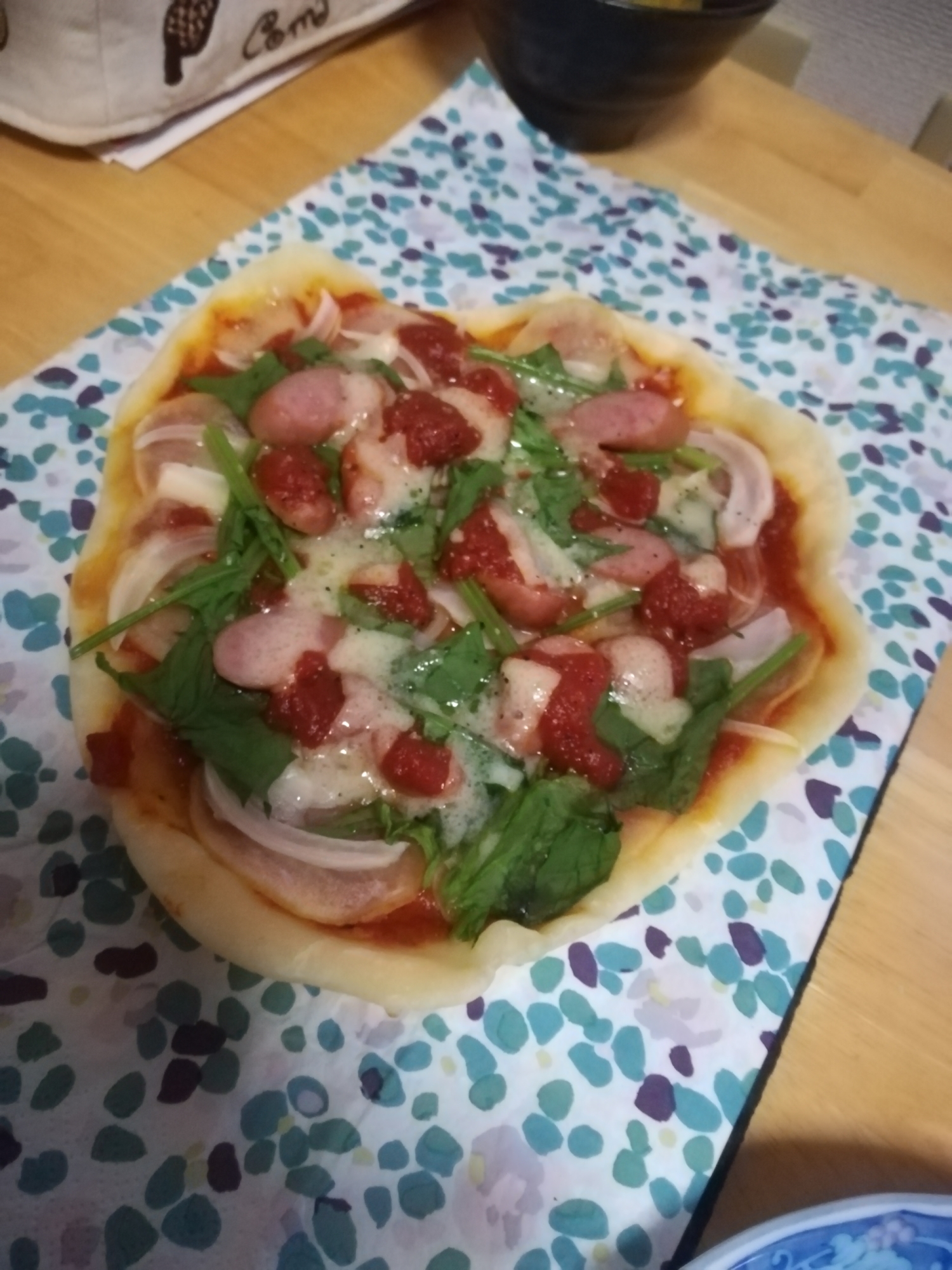 トマトソースのシンプルピザ