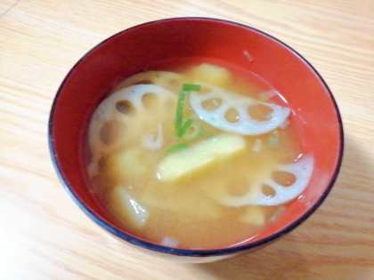 冷凍ポテトで☆蓮根とじゃが芋の味噌汁