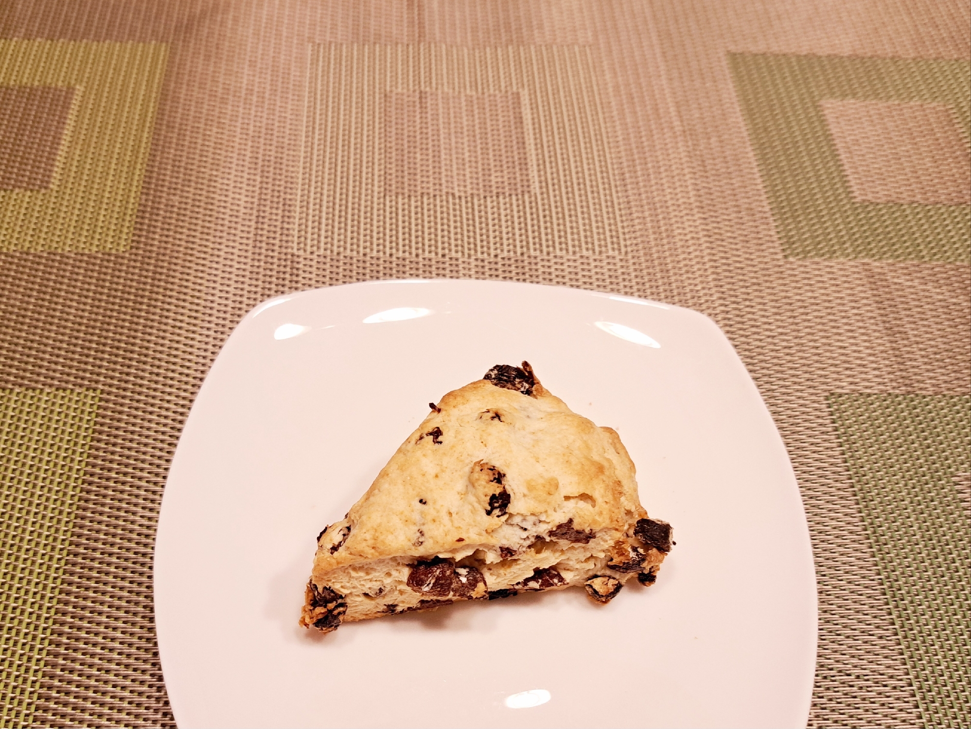 ホットケーキミックスとレーズンで！簡単スコーン