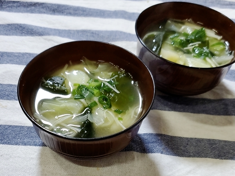 キャベツとじゃがいもとえのきの味噌汁