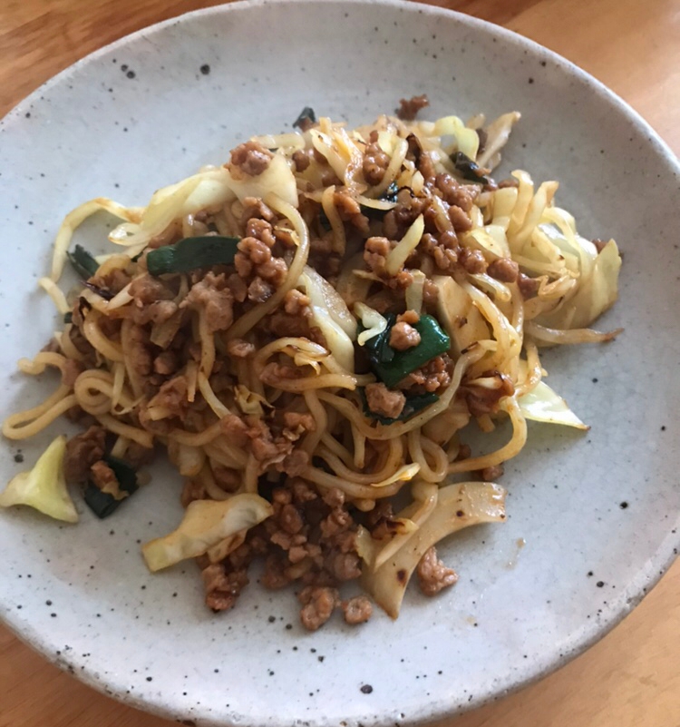 キャベツと大豆ミートのソース焼きそば