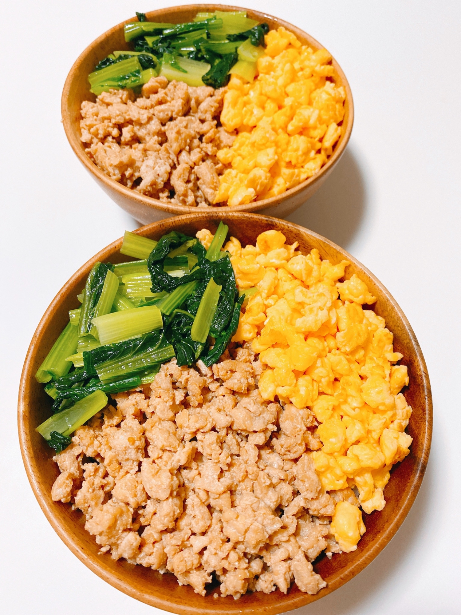 忙しい日にパパッとつくれる【鶏そぼろの三色丼】