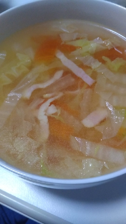 シンプルながら、じんわり美味しいですね♪
昨夜は少し冷えたので、温かいスープが沁みました。