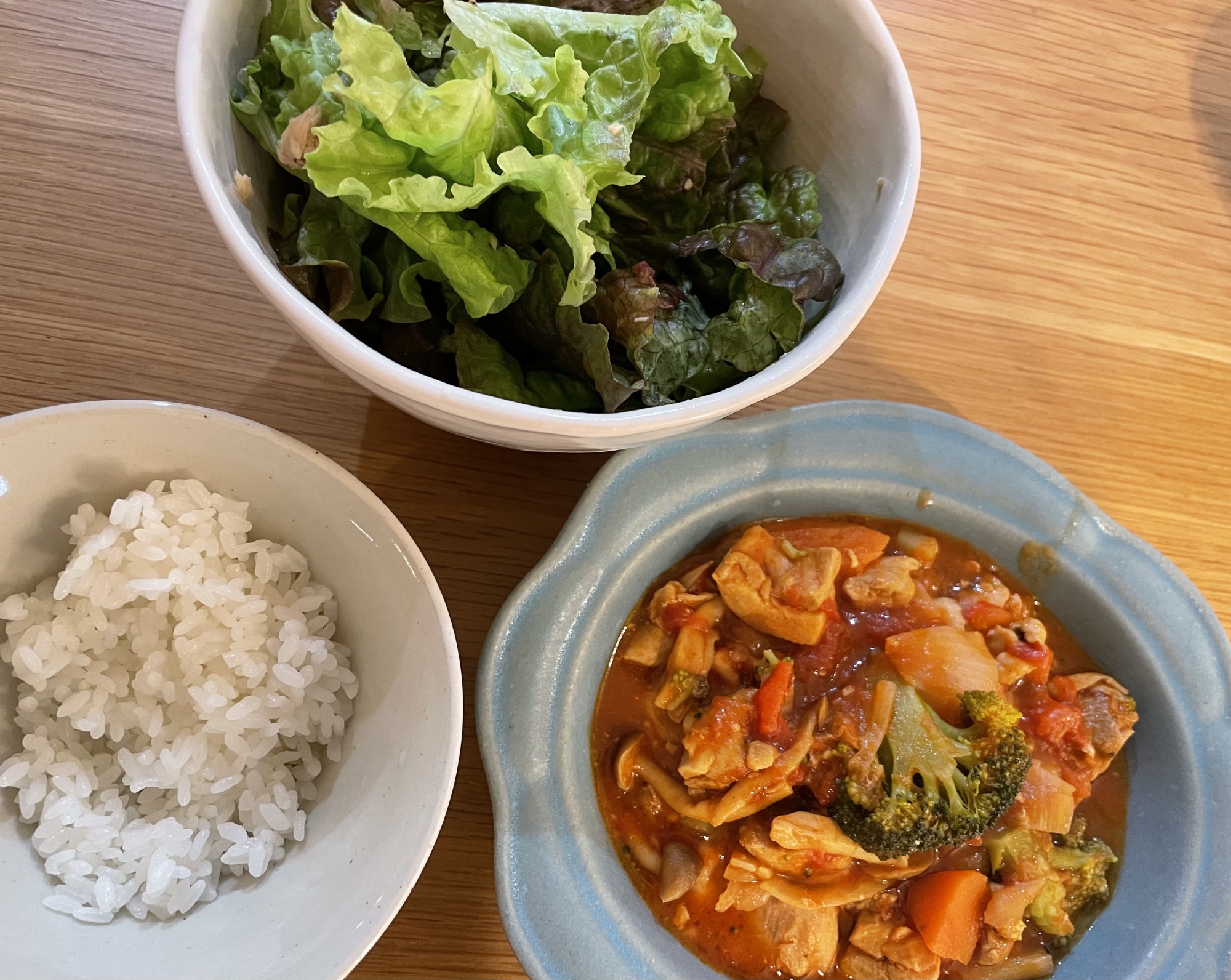 トマト缶で作る簡単チキントマト煮込み