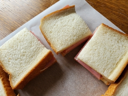 辛子マヨネーズ入りハムサンド♪