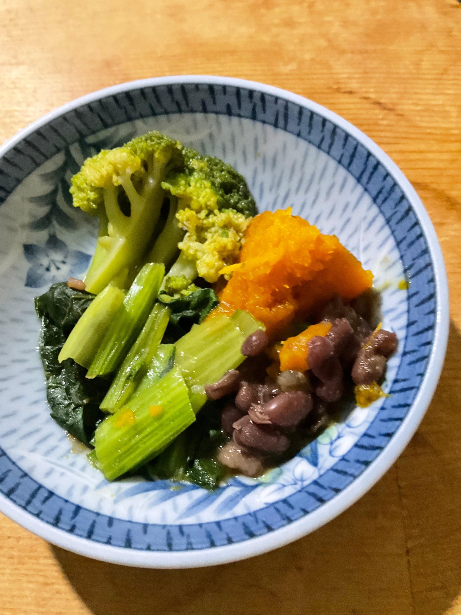 ブロッコリーかぼちゃ小松菜小豆の煮物♪