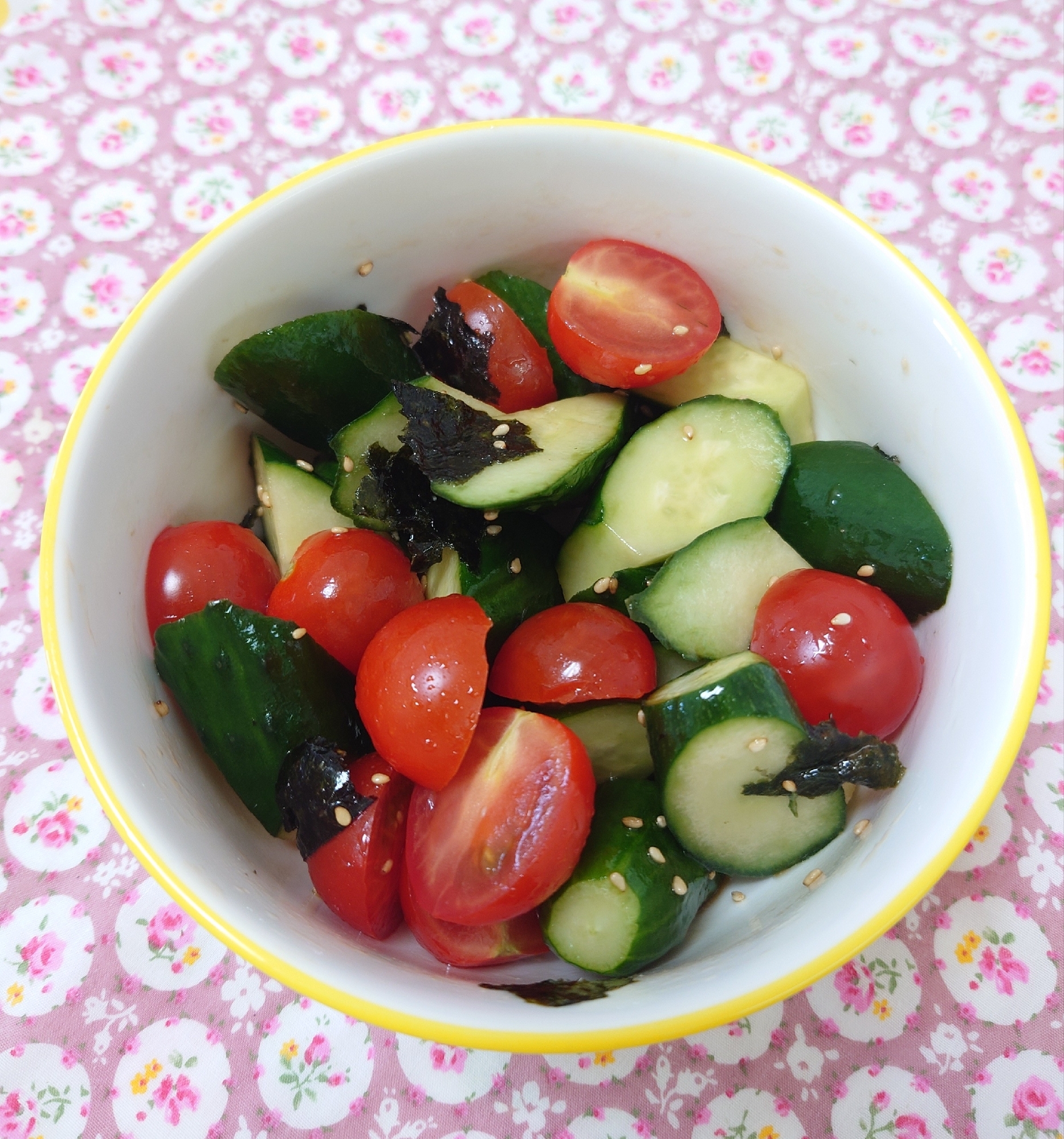 やみつきトマトときゅうりの海苔サラダ