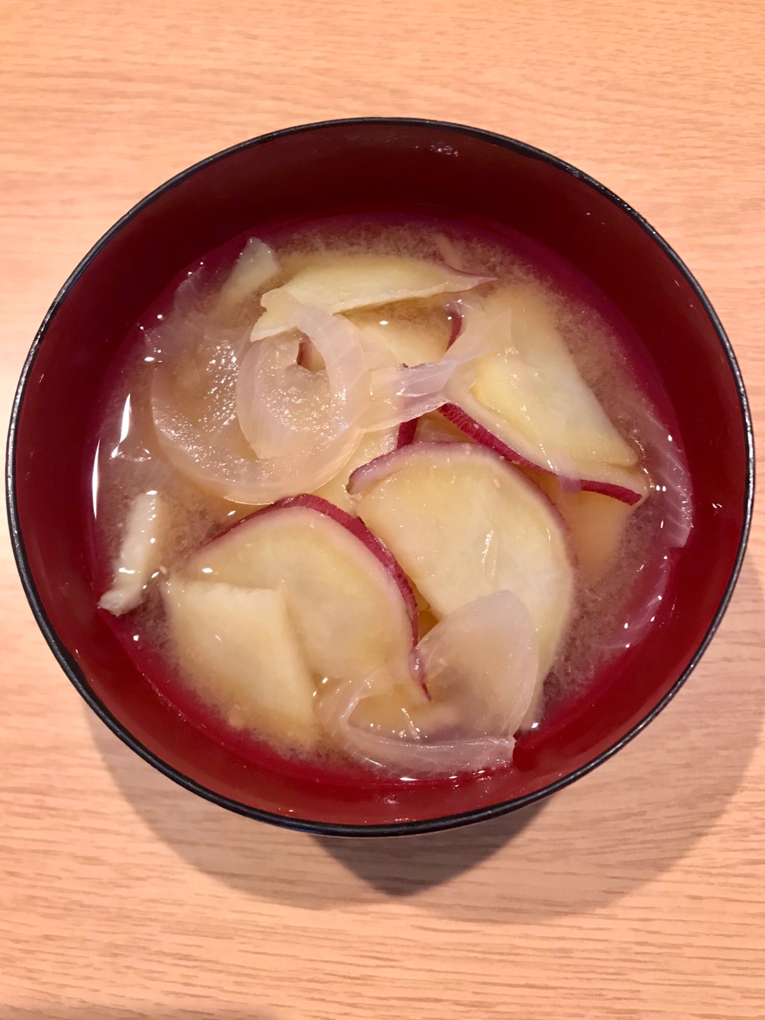 さつまいもと玉ねぎの味噌汁