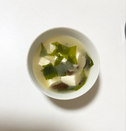 豆腐としめじの味噌汁