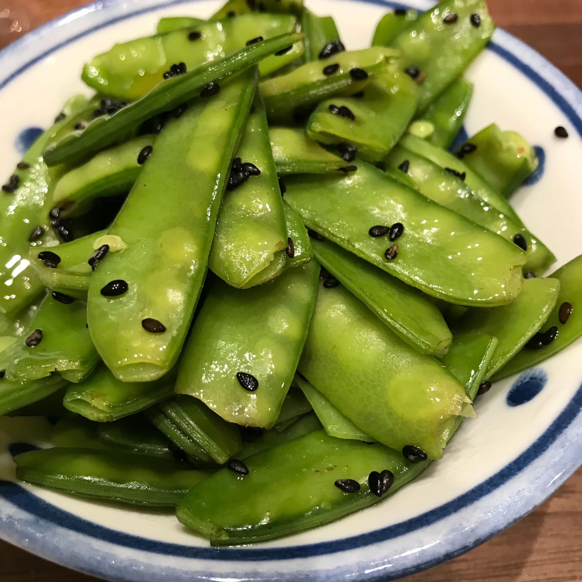 絹さやのごま醤油和え