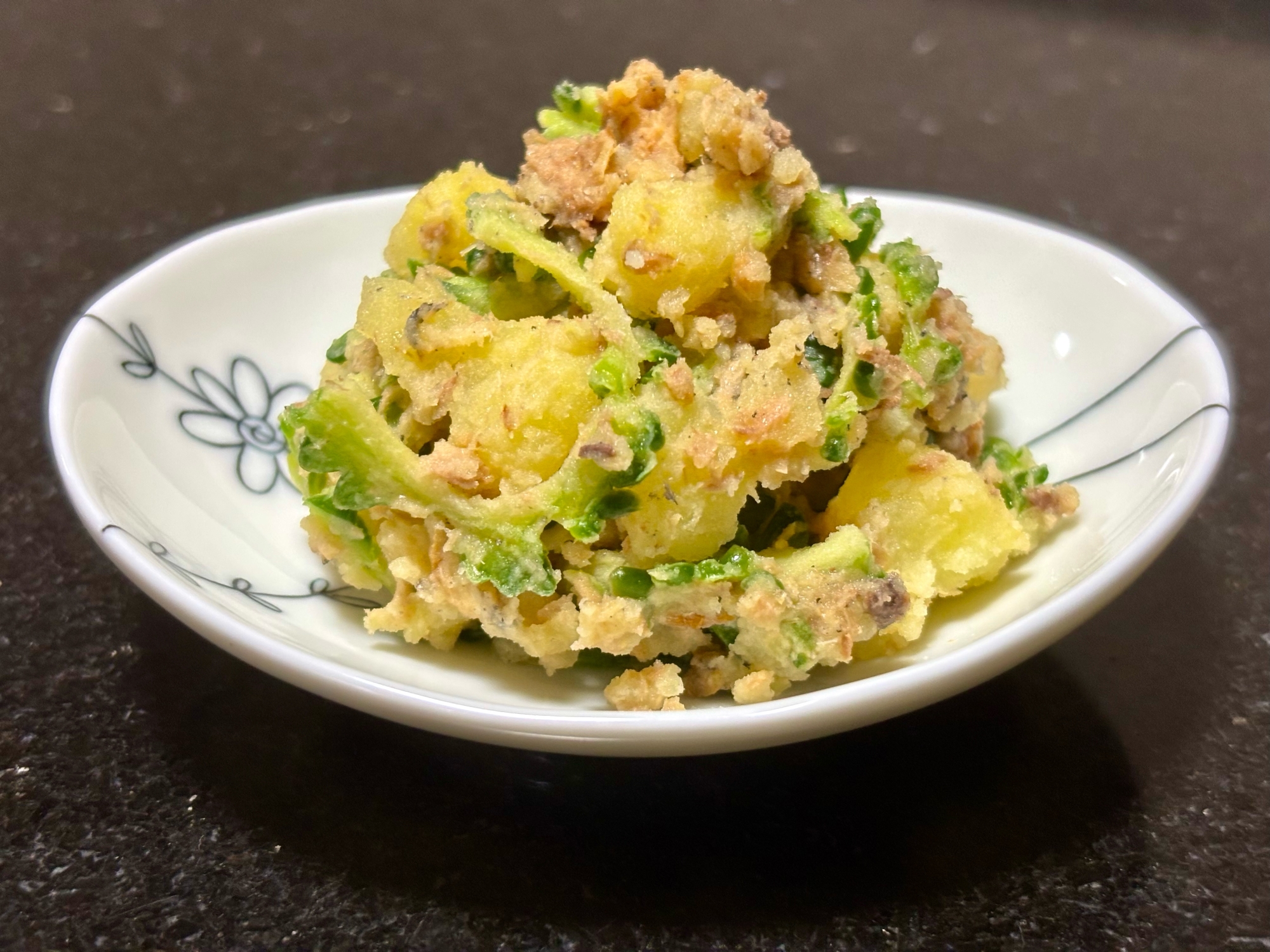 ゴーヤとサバ味噌煮缶のポテトサラダ
