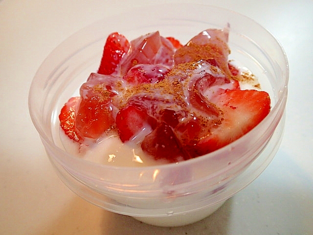 美的に　たっぷり苺とグレープ蒟蒻ゼリーのヨーグルト