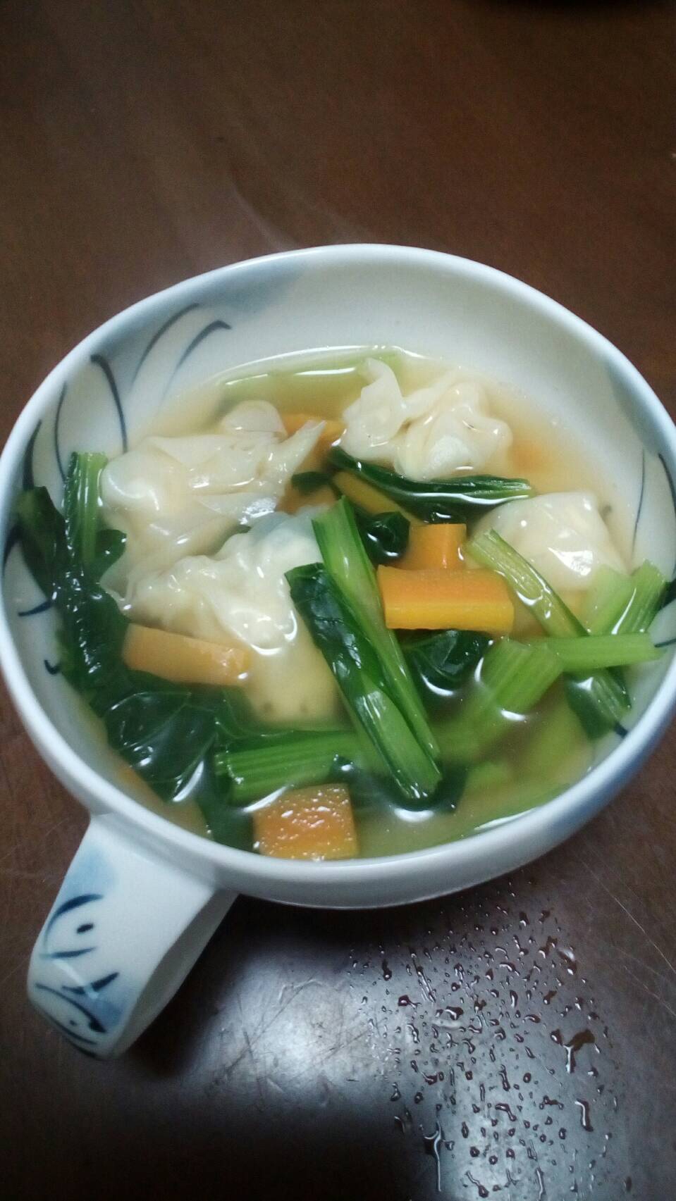 小松菜のワンタンスープ