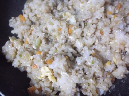 パラパラ♪鷄肉とネギと生姜の玄米炒飯