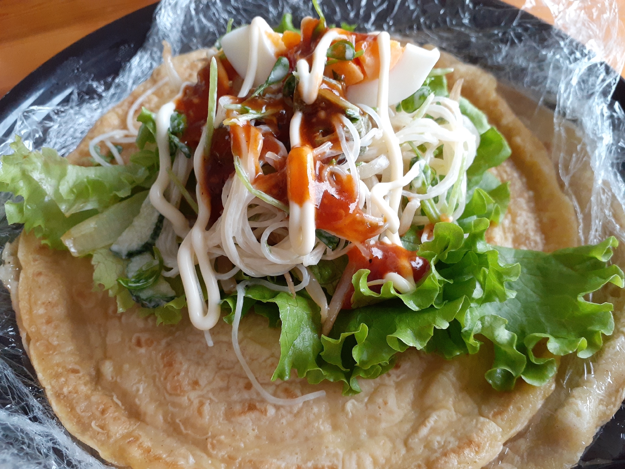 余ったお好み焼き粉で！トルティーヤ風サラダラップ！