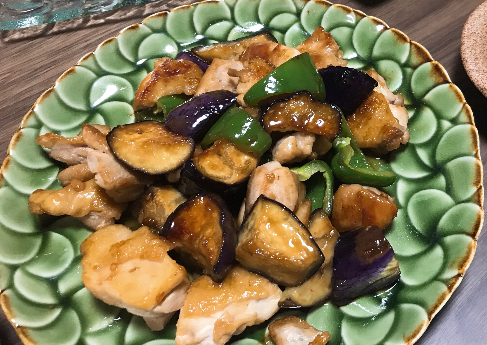 ご飯が進む！鶏肉とナスとピーマンのガリポン炒め