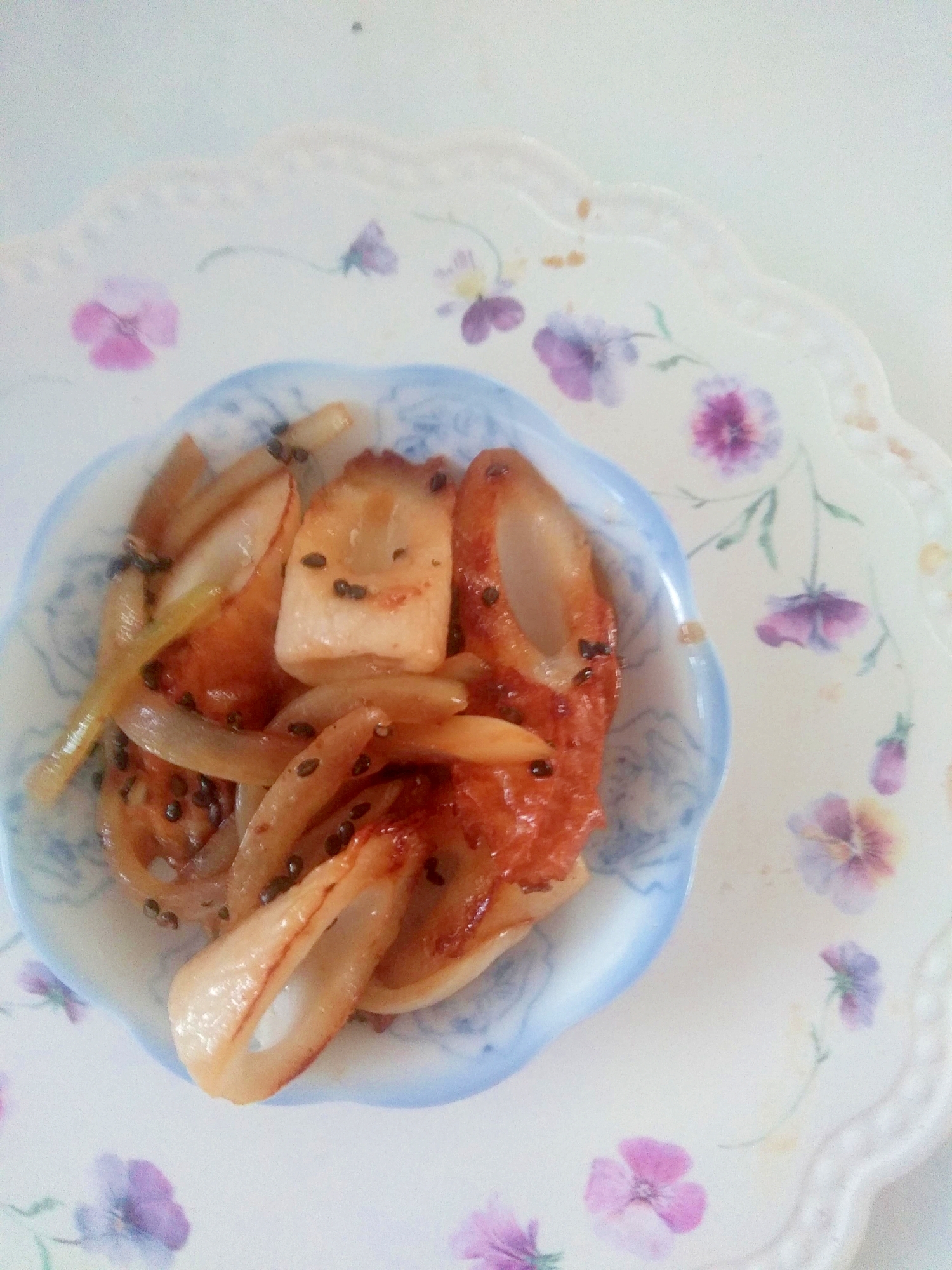 簡単～お弁当に竹輪と玉ねぎの麺つゆ炒め
