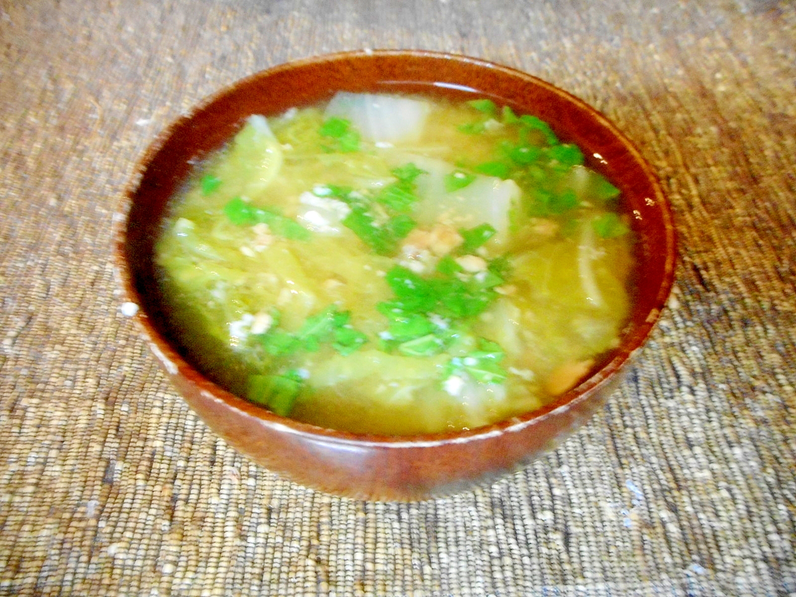 白菜と納豆とシソの味噌汁