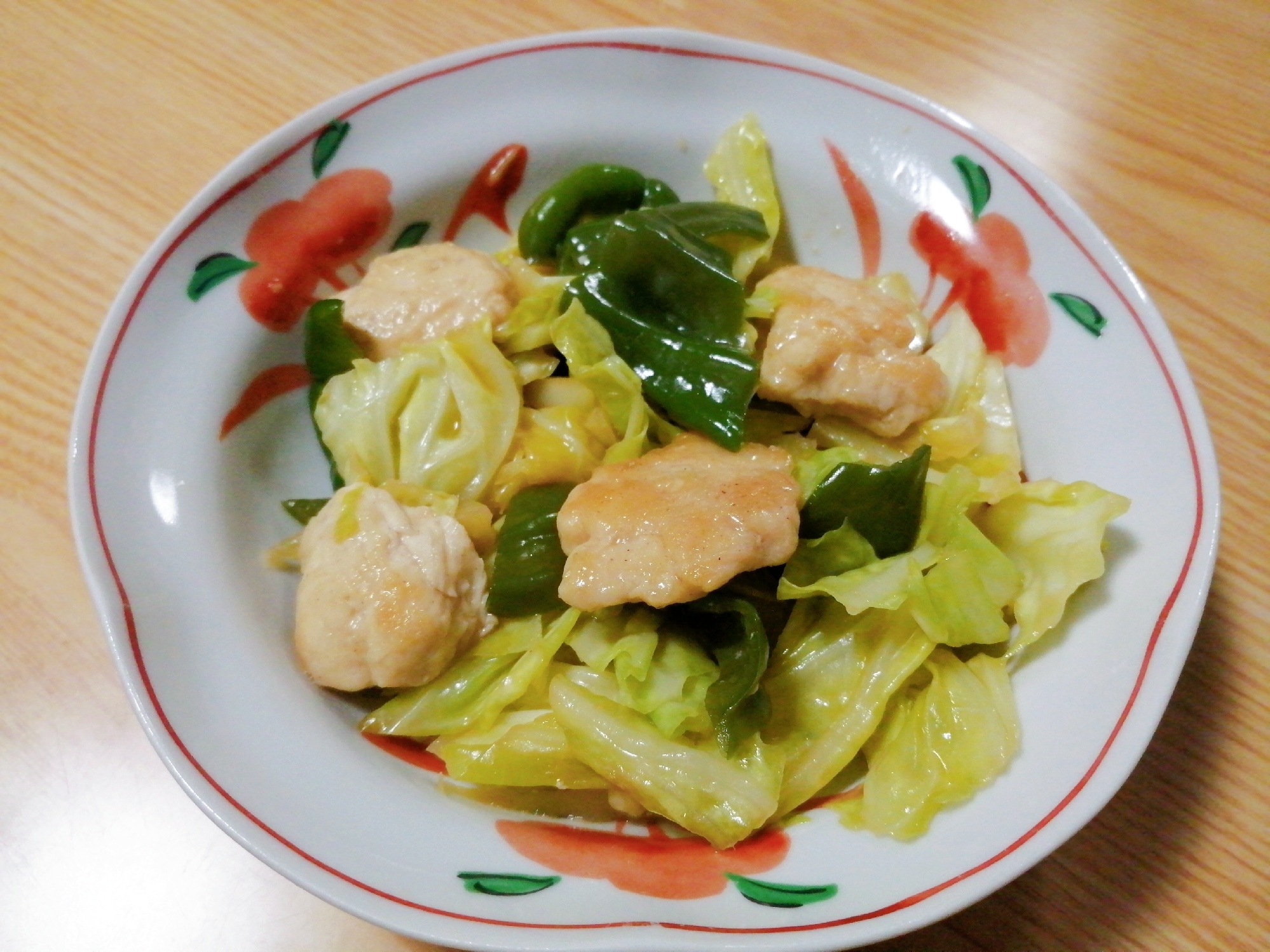 鶏むね肉とキャベツとピーマンの炒め物