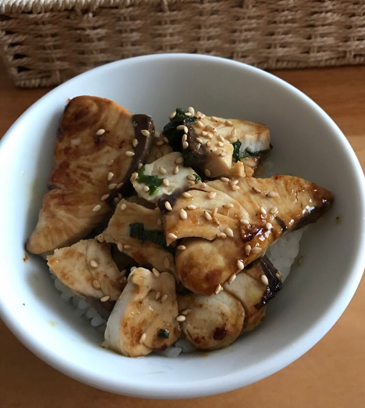 ハマチと青じその焼肉だれ炒め丼