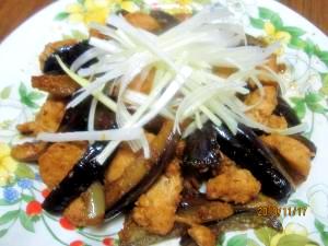 茄子と鶏肉のピリ辛炒め　（我が家の味）