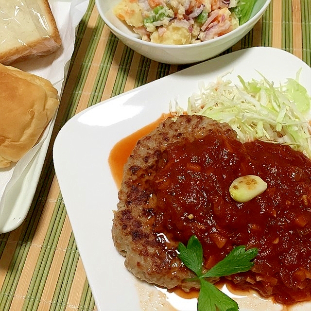 市販バーグを手造り風に飾る野菜たっぷりアラビアータ