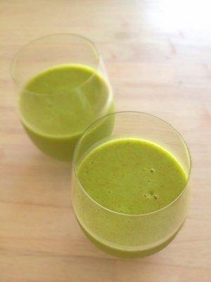 水菜とキウイのグリーンスムージー